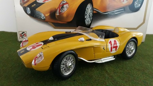 Ferrari testa rossa - rossa, le